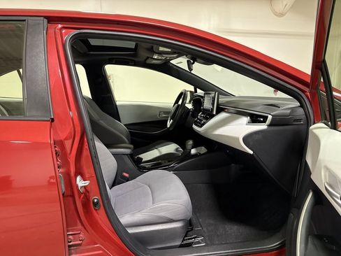 Used 2021 Toyota Corolla SE w/ SE Premium Package FWD image 22