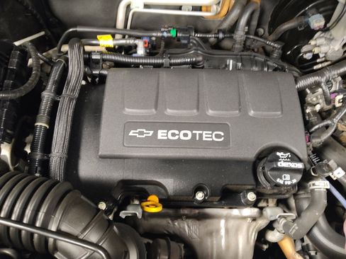 Used 2020 Chevrolet Trax LT w/ LT Convenience Package image 30