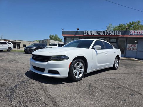 Used 2018 Dodge Charger SXT RWD image 1