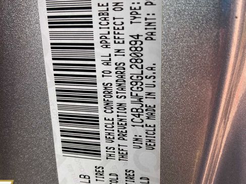 Used 2016 Jeep Wrangler Unlimited Rubicon w/ Connectivity Group image 11