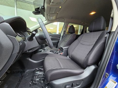 Used 2020 Nissan Rogue SV image 10