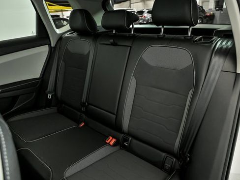 Certified 2025 Volkswagen Taos SE w/ Panoramic Sunroof Package image 13