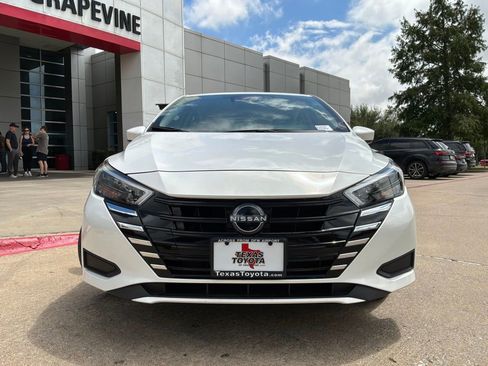 Used 2025 Nissan Versa SV FWD image 3