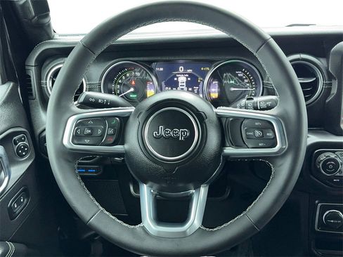 Used 2023 Jeep Wrangler Unlimited Sahara w/ Cold Weather Group image 18