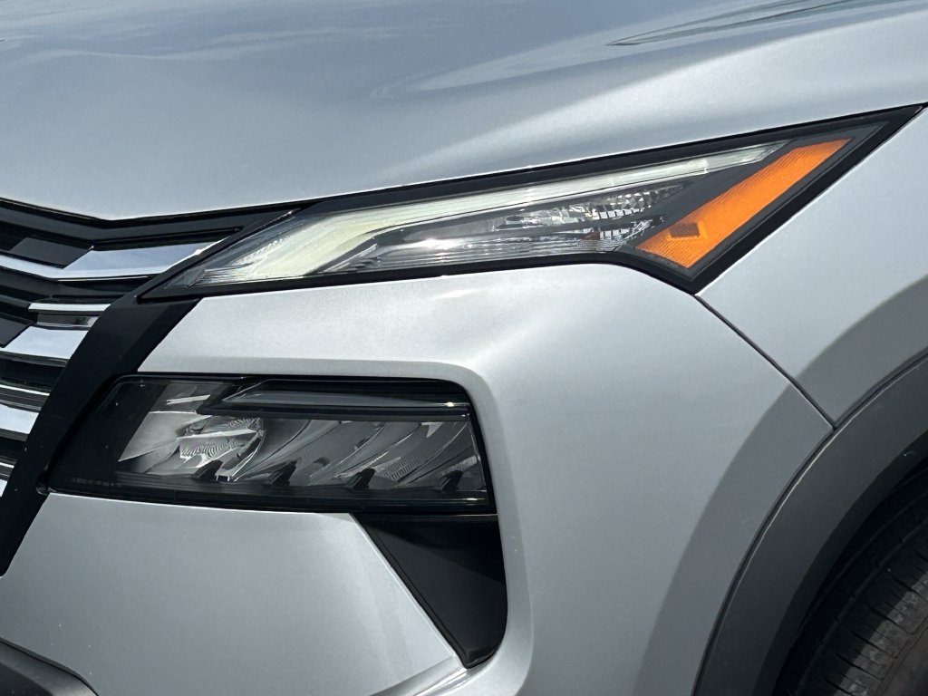 Used 2024 Nissan Rogue SV FWD image 11