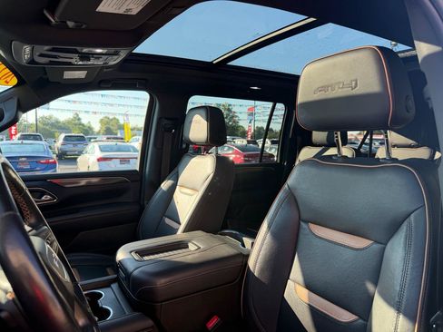 Used 2023 GMC Yukon XL AT4 w/ AT4 Premium Package AWD/4WD image 17