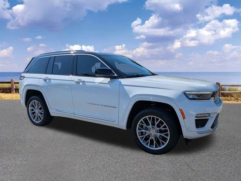 Certified 2025 Jeep Grand Cherokee Summit AWD/4WD image 10