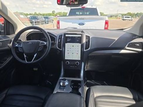 Used 2024 Ford Edge SEL w/ Convenience Package AWD/4WD image 4