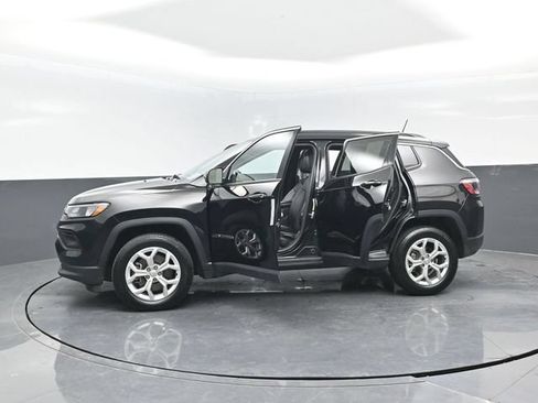 Used 2024 Jeep Compass Latitude AWD/4WD image 28