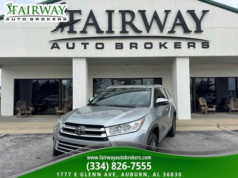 Used 2019 Toyota Highlander XLE FWD image 1