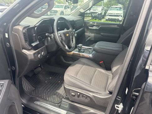 Used 2025 Chevrolet Silverado 1500 LT RWD image 10