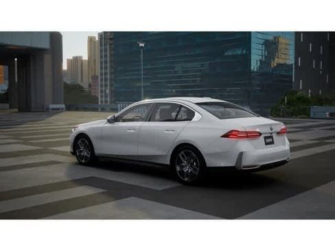 New 2027 BMW 530i RWD image 2