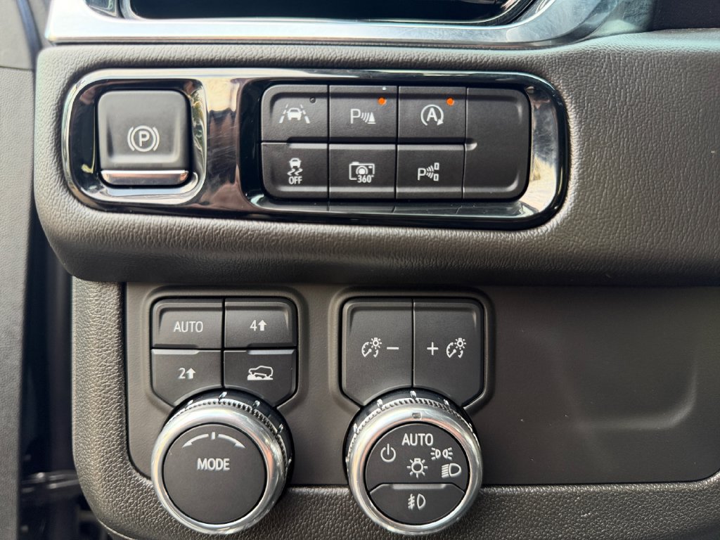 Used 2025 GMC Yukon XL Denali AWD/4WD image 19
