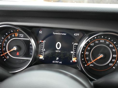 Certified 2022 Jeep Gladiator Willys image 16