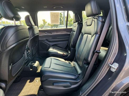 Used 2024 Jeep Grand Cherokee L Limited w/ Black Appearance Package AWD/4WD image 55