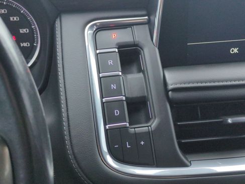 Used 2021 Chevrolet Suburban LT AWD/4WD image 24