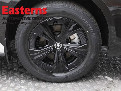 Used 2023 Toyota bZ4X XLE AWD/4WD image 31