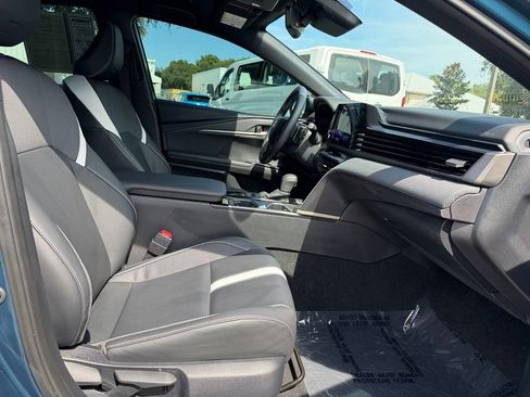 Used 2025 Toyota Camry SE w/ Convenience Package FWD image 28