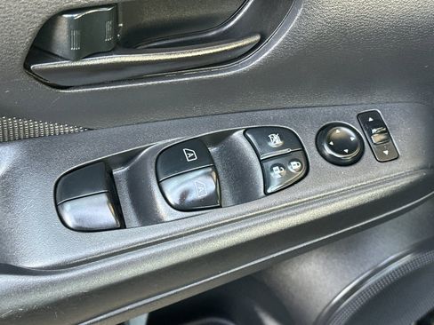 Used 2019 Nissan Kicks S image 12