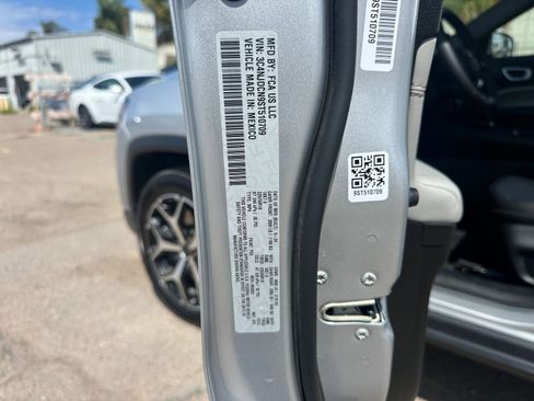 Used 2025 Jeep Compass Limited image 29