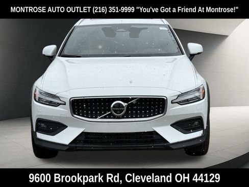 New 2026 Volvo V60 B5 Cross Country Ultra w/ Protection Package Premier AWD/4WD image 8