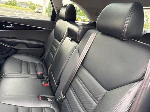 Used 2019 Kia Sorento SX w/ SX Touring Package AWD/4WD image 18