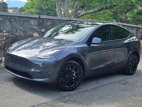 Used 2023 Tesla Model Y Long Range AWD/4WD image 2