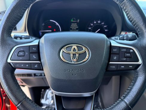 Used 2022 Toyota Sienna XLE AWD/4WD image 12