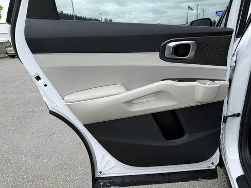 Certified 2025 Kia Sorento S FWD image 33