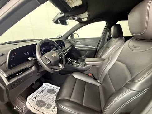 Used 2025 Cadillac XT4 Premium Luxury FWD image 6