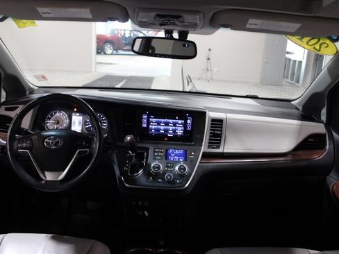 Used 2015 Toyota Sienna Limited Premium w/ Advanced Technology Package FWD image 2