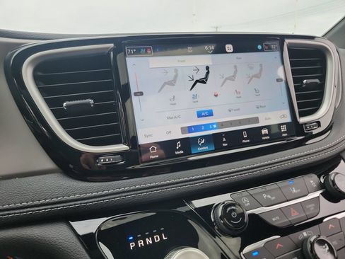 New 2027 Chrysler Pacifica Limited FWD image 19