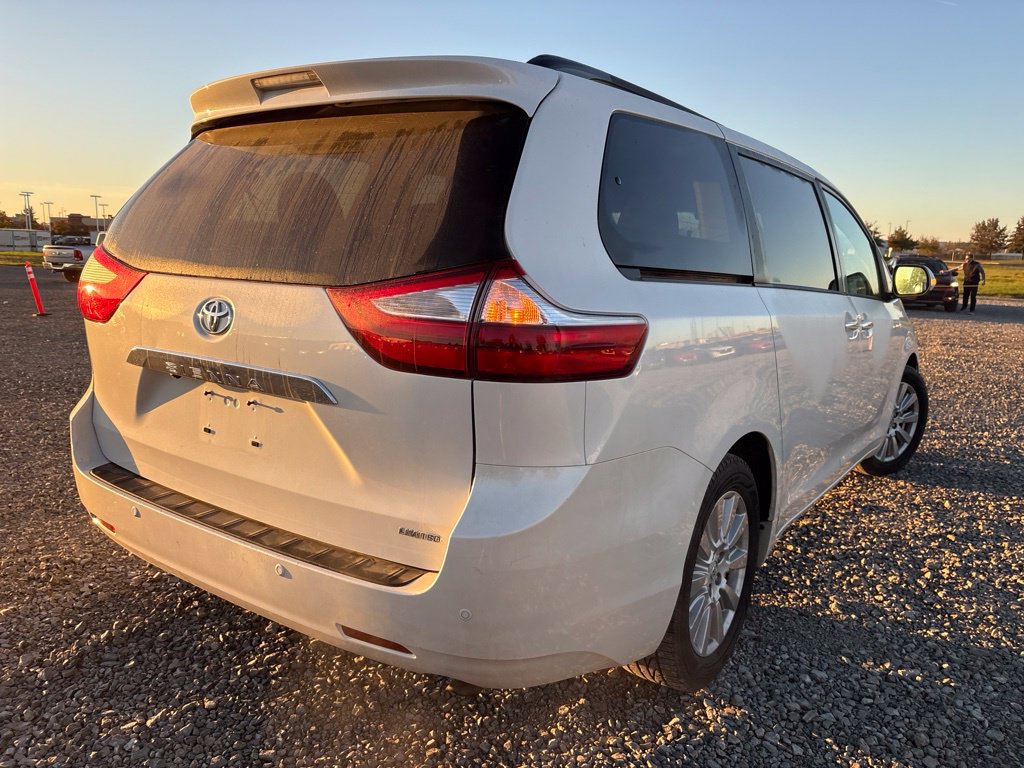 Used 2017 Toyota Sienna Limited Premium w/ Advanced Technology Package FWD image 12