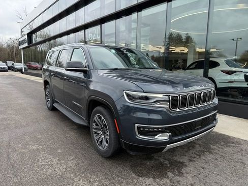 Used 2024 Jeep Wagoneer L Series II w/ Flexible Seating Group AWD/4WD image 5