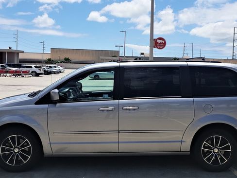 Used 2016 Dodge Grand Caravan R/T FWD image 2