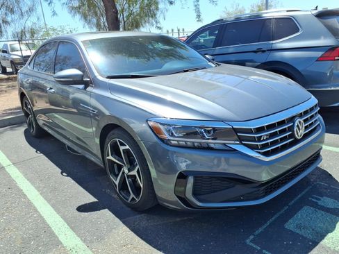 Certified 2021 Volkswagen Passat 2.0T R-Line FWD image 2