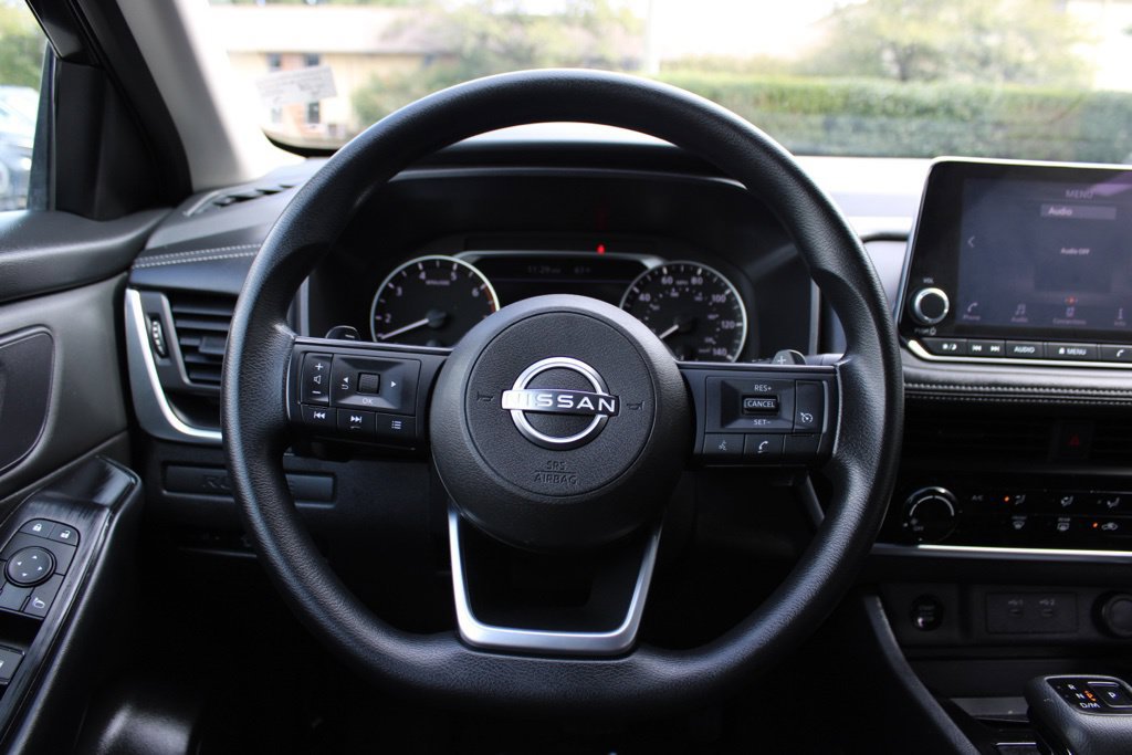 Used 2024 Nissan Rogue S AWD/4WD image 15