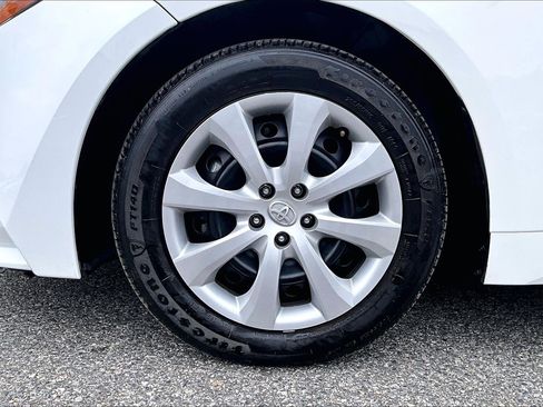 Used 2025 Toyota Corolla LE image 9