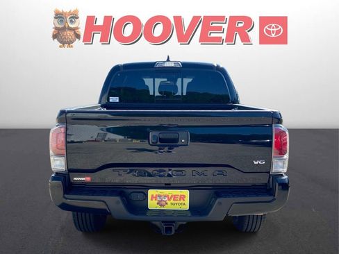 Used 2022 Toyota Tacoma TRD Sport w/ Technology Package RWD image 9