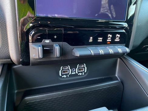 Used 2024 RAM 2500 Laramie w/ Night Edition image 29