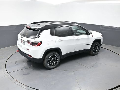 Used 2025 Jeep Compass Trailhawk AWD/4WD image 38