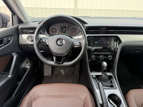Used 2022 Volkswagen Passat 2.0T SE image 25