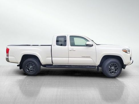 Used 2017 Toyota Tacoma SR5 w/ Tow Package AWD/4WD image 3
