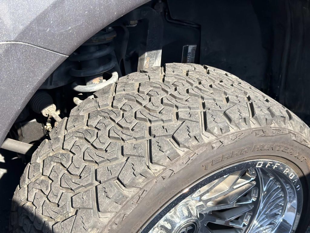 Used 2018 Nissan Titan SV AWD/4WD image 6