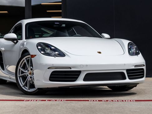 Certified 2024 Porsche 718 Cayman RWD image 9