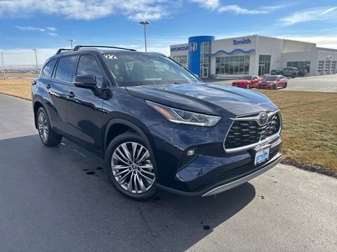 Used 2022 Toyota Highlander Platinum image 1
