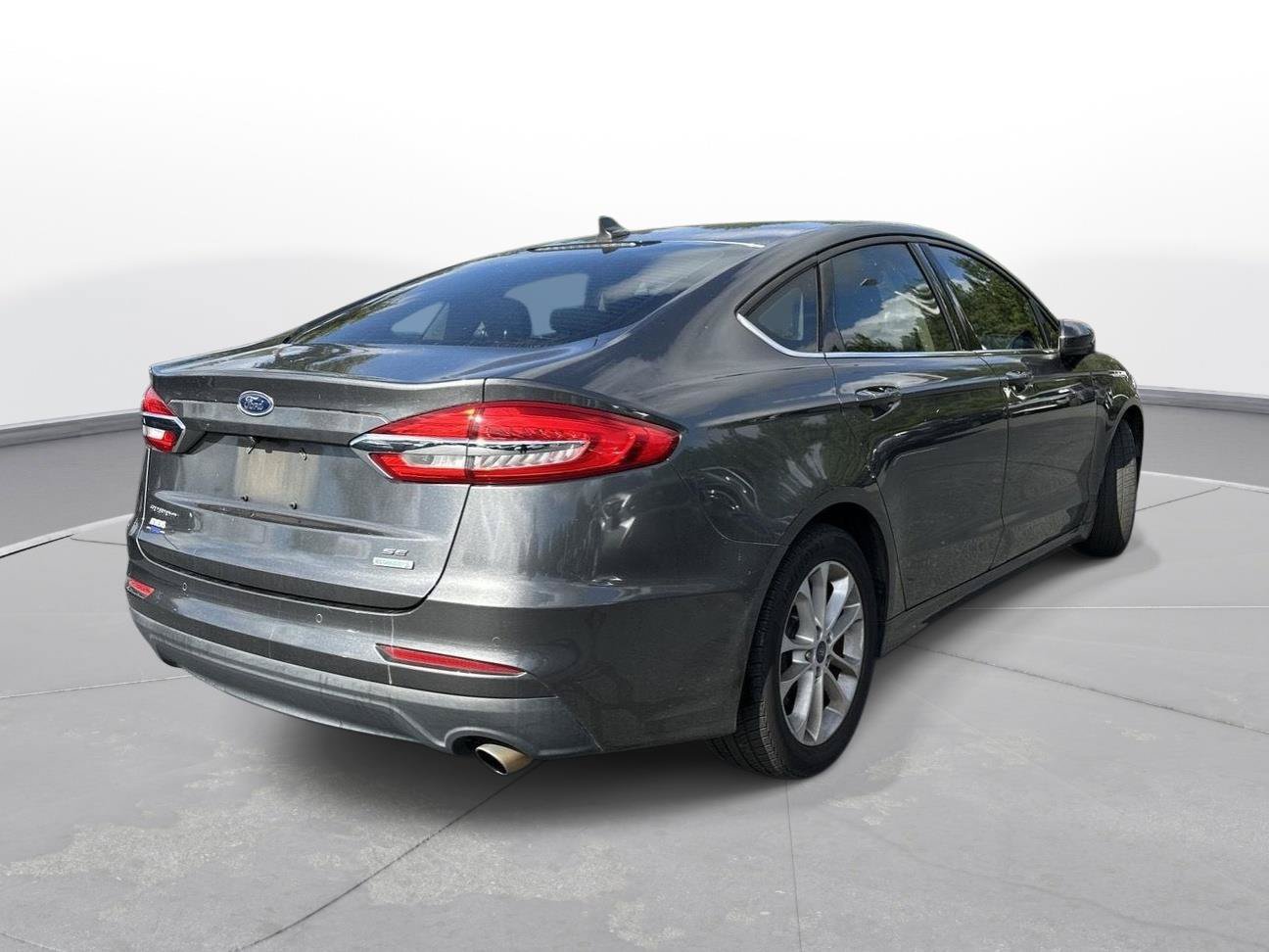 Used 2019 Ford Fusion SE FWD image 6