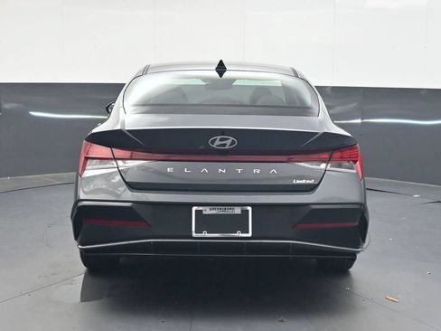 Used 2025 Hyundai Elantra Limited FWD image 5