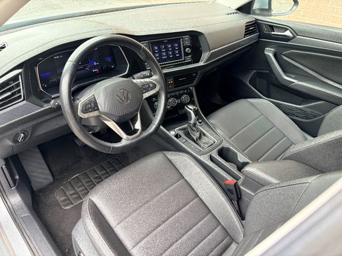 Used 2024 Volkswagen Jetta SE FWD image 10