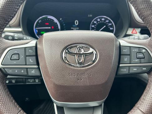 Certified 2023 Toyota Sienna Platinum image 30